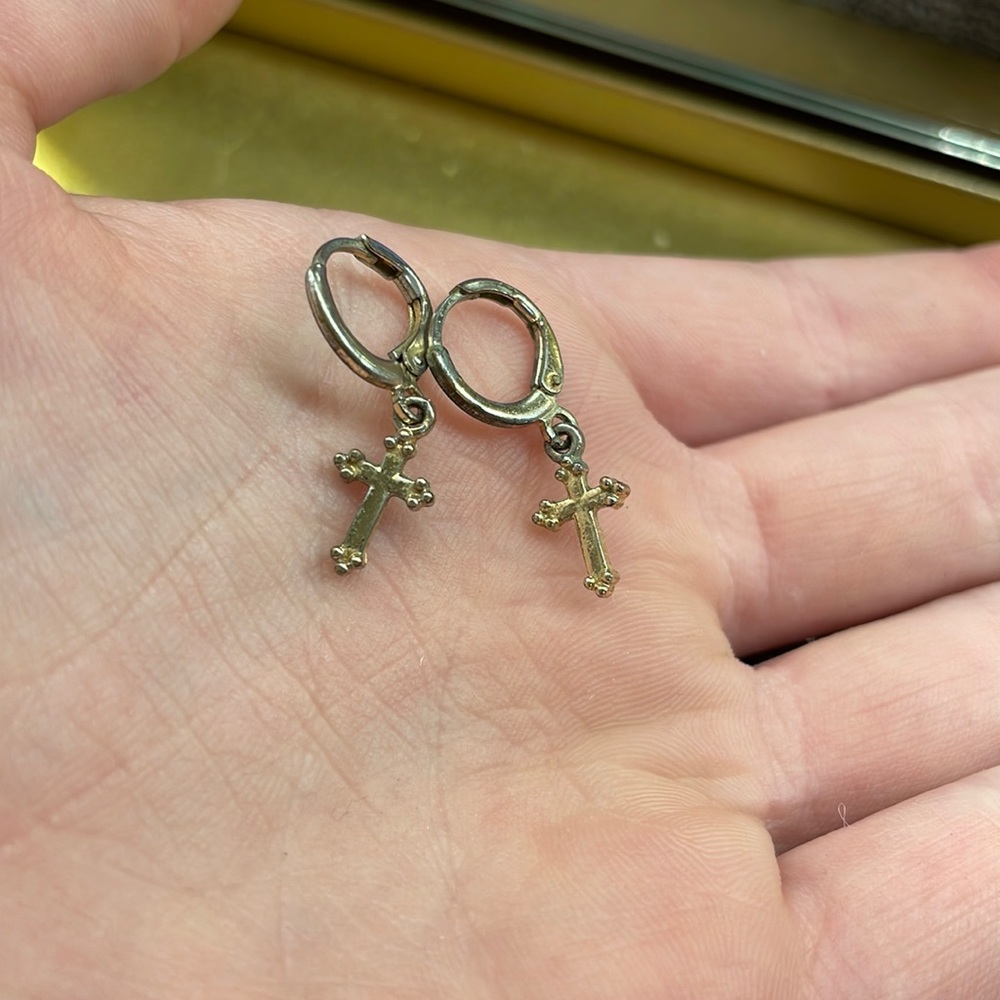 Small cross huggies